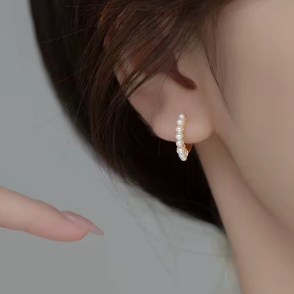 Gold Freshwater Pearl Hoop Earrings | 925 Sterling Silver - Picture 4 of 6